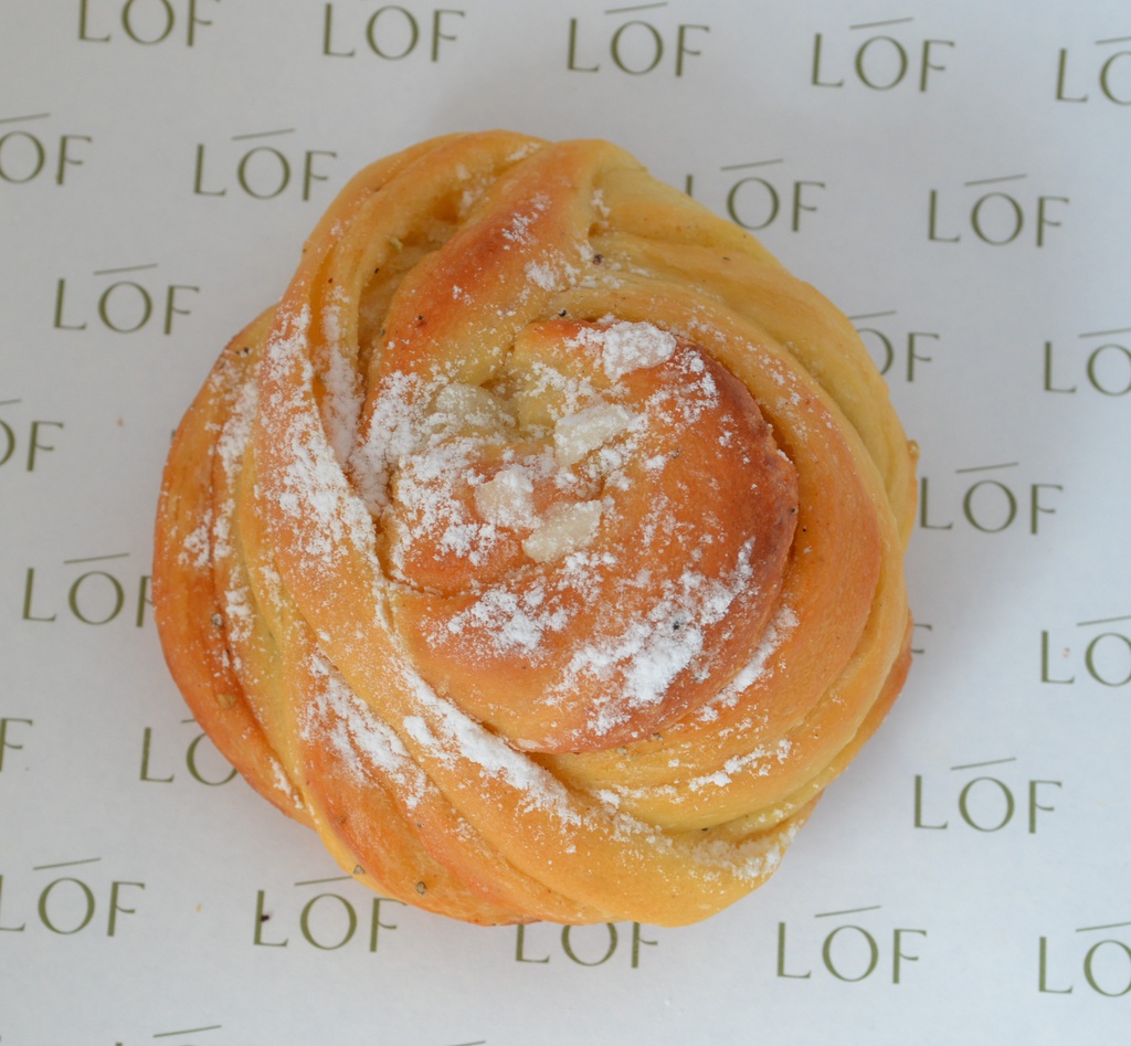 Swedish cardamom babka 